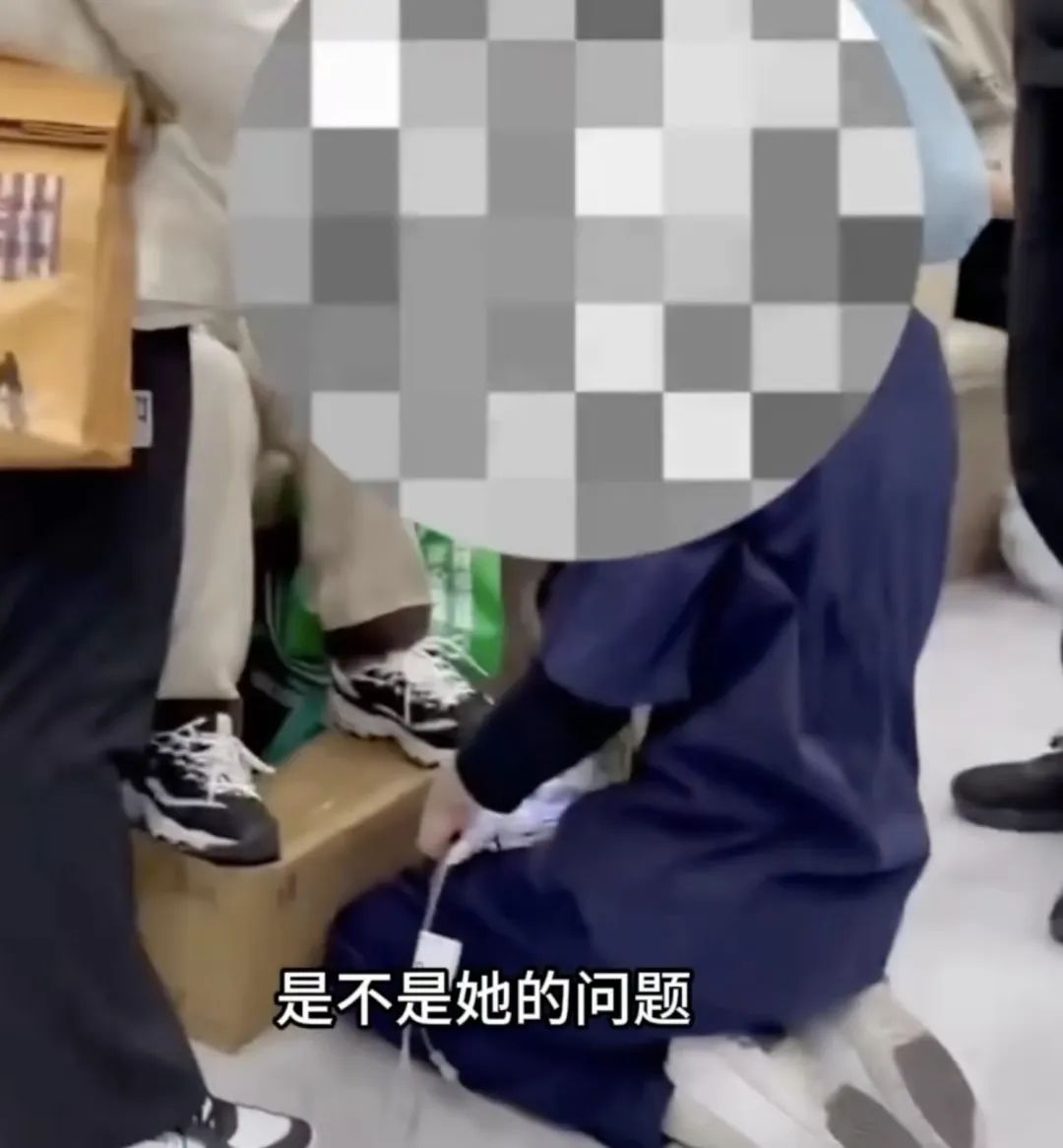 给患者下跪道歉护士已辞职？仁济医院回应